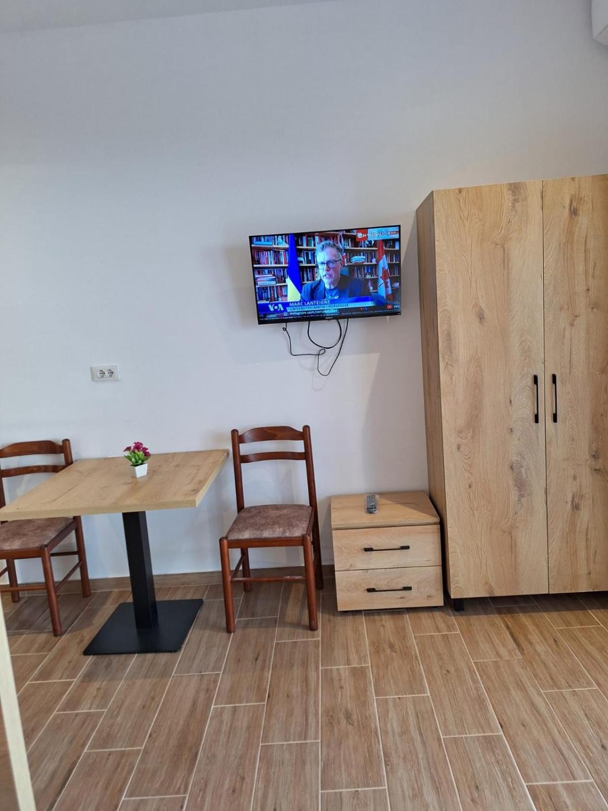 Xuxi Apartments Lukovë Buitenkant foto