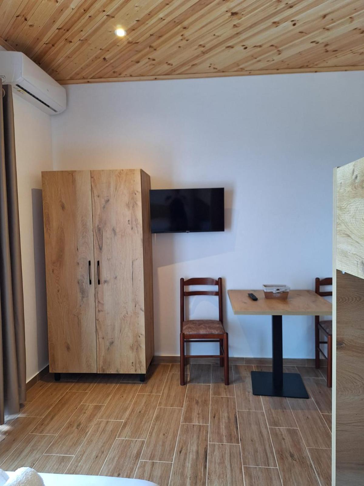 Xuxi Apartments Lukovë Buitenkant foto