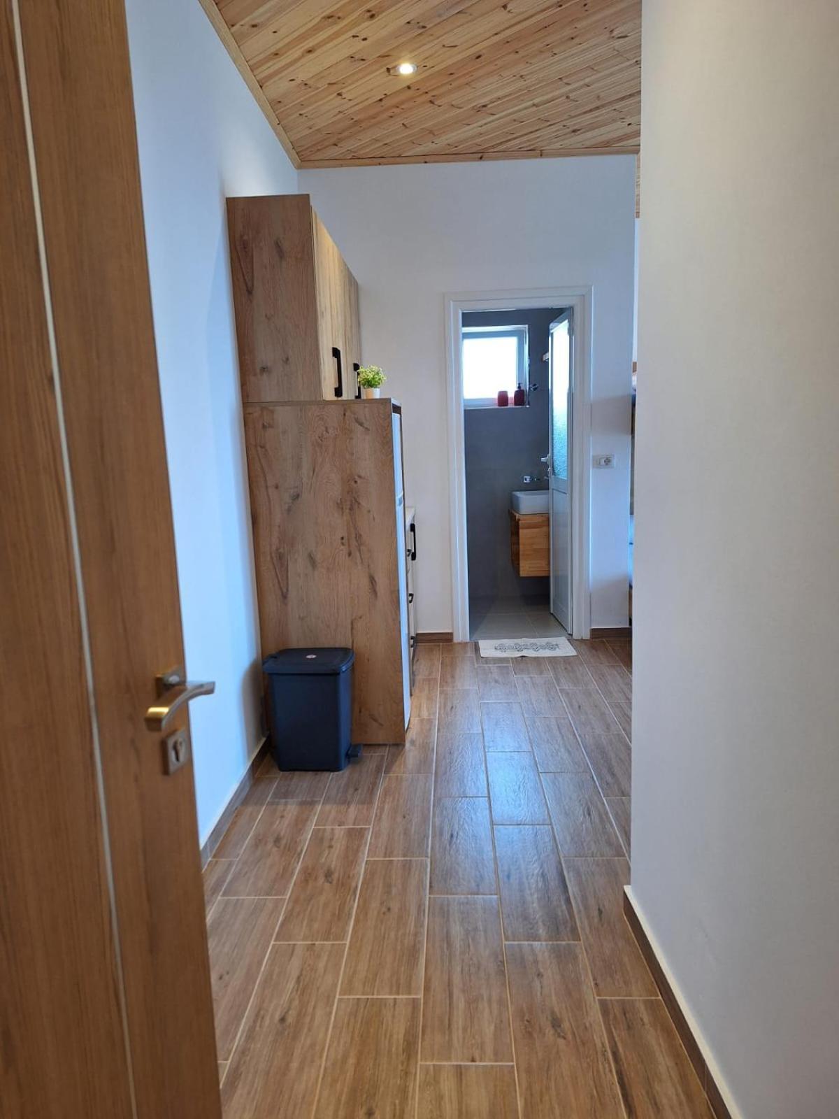 Xuxi Apartments Lukovë Buitenkant foto