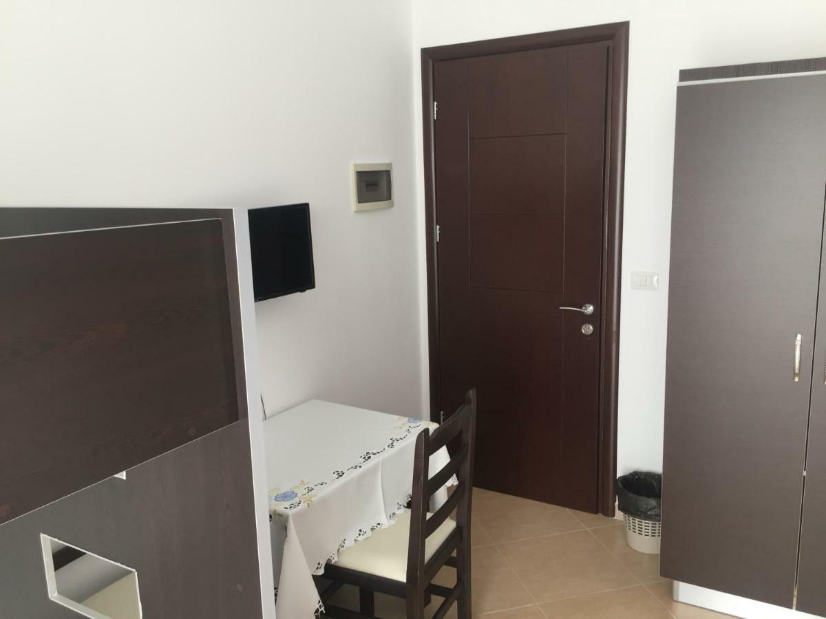 Xuxi Apartments Lukovë Buitenkant foto